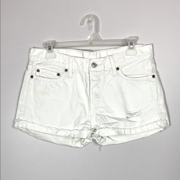 Levi's White Jean Shorts Classic Style size 28 - Picture 1 of 11